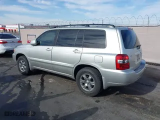 2005 Toyota Highlander with VIN JTEHD21A450038604, listed as a IAAI auction lot 42035075 with 232,282 mi miles. Bid and sale history available at carsss.com. Image 3.