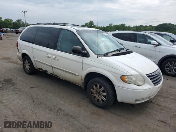 2006 Chrysler Town & Country Touring z VIN 2A4GP54L56R631489, wystawiony jako Copart lot #58981685 z przebiegiem 242 106 mil mil oraz Szkoda całkowita • Salvage title. Historia ofert i sprzedaży dostępna na DreamBid. Obrazek 4.