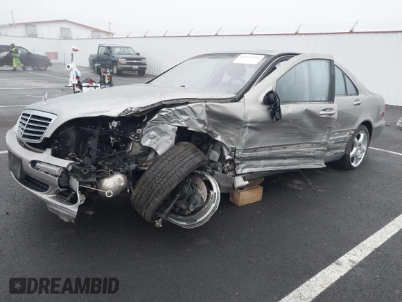 2004 Mercedes-Benz S-Class 5.0L with VIN WDBNG84J24A404189, listed as a IAAI auction lot 41337556 with 142,962 mi miles. Bid and sale history available at carsss.com. Image 19.