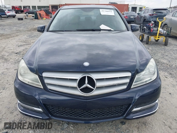 2012 Mercedes-Benz C 250 Sport z VIN WDDGF4HB4CA610062, wystawiony jako IAAI lot #41788952 z przebiegiem 78 183 mil mil oraz . Historia ofert i sprzedaży dostępna na DreamBid. Obrazek 6.
