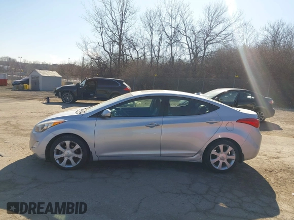 2013 Hyundai Elantra GLS z VIN KMHDH4AE5DU494992, wystawiony jako IAAI lot #41698877 z przebiegiem 56 324 mil mil oraz . Historia ofert i sprzedaży dostępna na DreamBid. Obrazek 14.