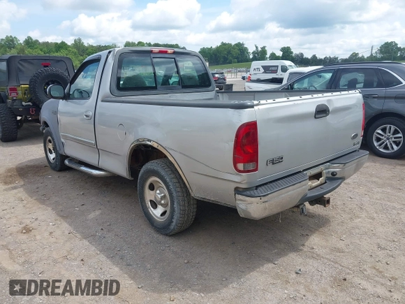 2002 Ford F-150 XL z VIN 1FTRF17W72NA69067, wystawiony jako IAAI lot #42127001 z przebiegiem 234 022 mil mil oraz . Historia ofert i sprzedaży dostępna na DreamBid. Obrazek 3.