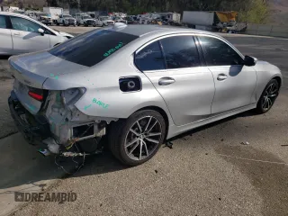 2020 BMW 3 Series 330i z VIN WBA5R1C0XLFH40900, wystawiony jako Copart lot #47571905 z przebiegiem 54 888 mil mil oraz Szkoda całkowita • Salvage title. Historia ofert i sprzedaży dostępna na DreamBid. Obrazek 3.