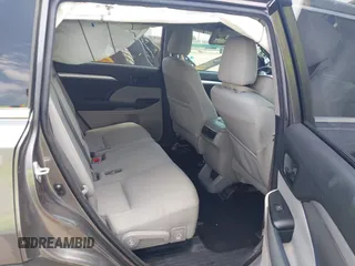 2018 Toyota Highlander LE z VIN 5TDZARFH1JS038079, wystawiony jako IAAI lot #42369968 z przebiegiem 83 706 mil mil oraz . Historia ofert i sprzedaży dostępna na DreamBid. Obrazek 8.