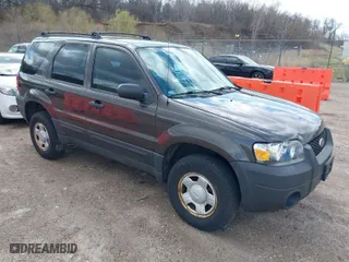 2007 Ford Escape XLS with VIN 1FMYU02Z87KA11695, listed as a IAAI auction lot 41981629 with 125,710 mi miles. Bid and sale history available at carsss.com. Image 1.