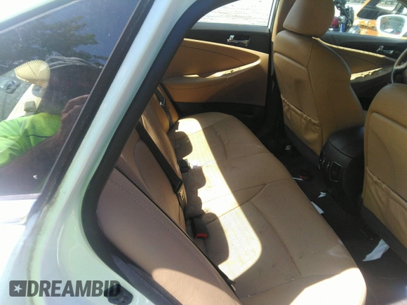 2014 Hyundai Sonata SE with VIN 5NPEC4AC3EH896740, listed as a IAAI auction lot 40032340 with 131,394 mi miles and . Bid and sale history available at DreamBid. Image 8.