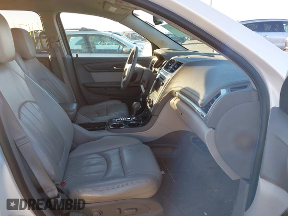 2014 GMC Acadia SLT with VIN 1GKKVSKD7EJ274677, listed as a IAAI auction lot 41240964 with 176,282 mi miles. Bid and sale history available at carsss.com. Image 5.