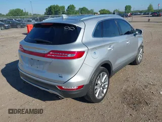 2016 Lincoln MKC Reserve z VIN 5LMCJ3C94GUJ24290, wystawiony jako IAAI lot #42264113 z przebiegiem 132 117 mil mil oraz . Historia ofert i sprzedaży dostępna na DreamBid. Obrazek 4.