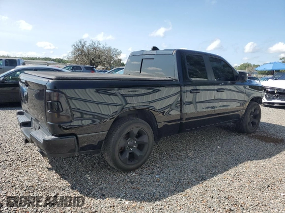 2019 Ram 1500 Big Horn z VIN 1C6RREBT7KN568289, wystawiony jako Copart lot #57787245 z przebiegiem 131 599 mil mil oraz Szkoda całkowita • Salvage title. Historia ofert i sprzedaży dostępna na DreamBid. Obrazek 3.