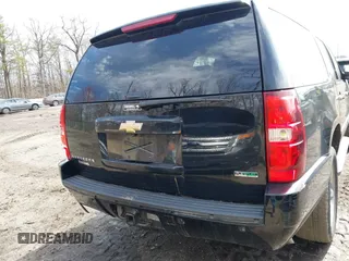 2010 Chevrolet Suburban LTZ with VIN 1GNUKKE31AR271504, listed as a IAAI auction lot 41870727 with 187,198 mi miles. Bid and sale history available at carsss.com. Image 16.