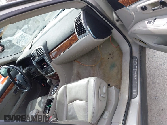 2007 Cadillac SRX with VIN 1GYEE63A270170881, listed as a IAAI auction lot 41659957 with 183,389 mi miles. Bid and sale history available at carsss.com. Image 5.