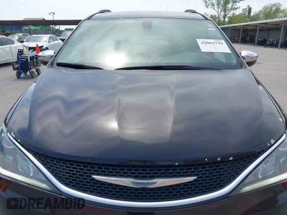 2017 Chrysler Pacifica Limited with VIN 2C4RC1GG8HR583927, listed as a IAAI auction lot 42062739 with 159,234 mi miles and . Bid and sale history available at DreamBid. Image 6.