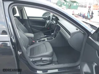 2021 Volkswagen Passat 2.0T SE with VIN 1VWSA7A32MC012952, listed as a IAAI auction lot 41370840 with 71,141 mi miles. Bid and sale history available at carsss.com. Image 5.