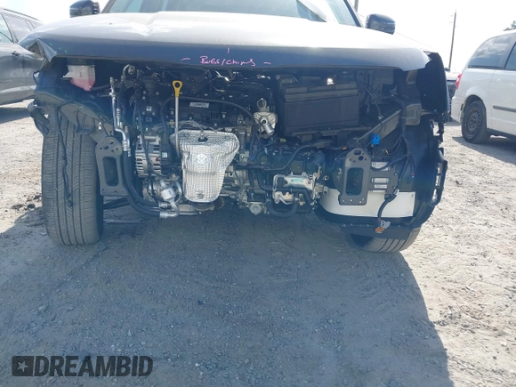 2025 Kia Telluride S with VIN 5XYP64GCXSG593593, listed as a IAAI auction lot 41943448 with 912 mi miles and . Bid and sale history available at DreamBid. Image 6.