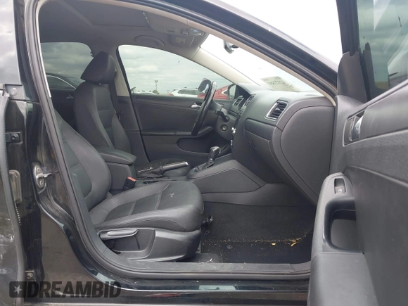 2011 Volkswagen Jetta Sedan SE PZEV with VIN 3VWDZ7AJ5BM308687, listed as a IAAI auction lot 42127389 with 155,419 mi miles. Bid and sale history available at carsss.com. Image 5.