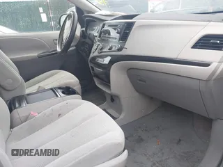 2011 Toyota Sienna LE AAS z VIN 5TDKK3DC7BS051343, wystawiony jako IAAI lot #42611095 z przebiegiem 211 223 mil mil oraz . Historia ofert i sprzedaży dostępna na DreamBid. Obrazek 5.