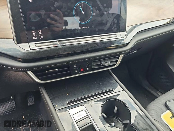 2024 Volkswagen Atlas SE with VIN 1V2HR2CA1RC579096, listed as a IAAI auction lot 42751185 with 15,477 mi miles and . Bid and sale history available at DreamBid. Image 17.
