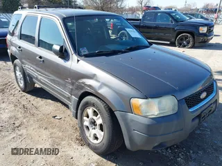2004 Ford Escape XLT with VIN 1FMYU03164KB22170, listed as a IAAI auction lot 41991801 with 170,492 mi miles. Bid and sale history available at carsss.com. Image 1.