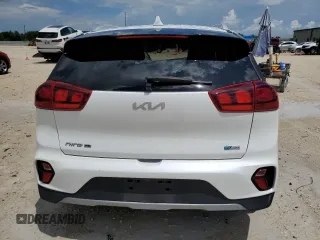 2022 Kia Niro LX with VIN KNDCB3LC6N5520955, listed as a Copart auction lot 77996374 with 0 mi miles and Non Repairable. Bid and sale history available at carsss.com. Image 6.