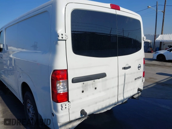 2018 Nissan NV Cargo S z VIN 1N6BF0KM4JN814628, wystawiony jako IAAI lot #42282183 z przebiegiem 128 289 mil mil oraz . Historia ofert i sprzedaży dostępna na DreamBid. Obrazek 6.
