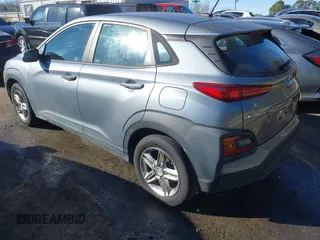 2020 Hyundai Kona SE with VIN KM8K12AA4LU504536, listed as a IAAI auction lot 41423007 with 114,187 mi miles and . Bid and sale history available at carsss.com. Image 3.