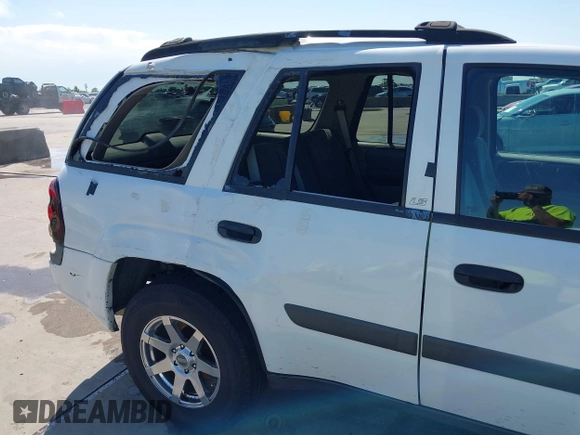 2004 Chevrolet TrailBlazer LT with VIN 1GNDS13S342361478, listed as a IAAI auction lot 42094261 with 298,130 mi miles and . Bid and sale history available at DreamBid. Image 6.