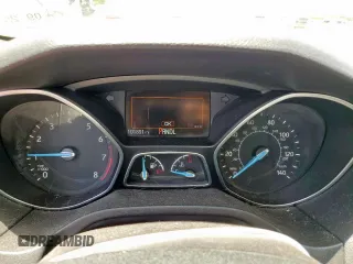 2015 Ford Focus SE z VIN 1FADP3F22FL343834, wystawiony jako Copart lot #58076265 z przebiegiem 101 891 mil mil oraz Szkoda całkowita • Salvage title. Historia ofert i sprzedaży dostępna na DreamBid. Obrazek 9.