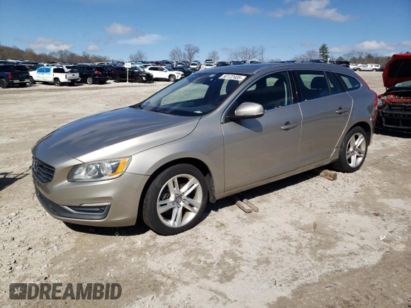 2015 Volvo V60 T5 Drive-E Premier z VIN YV140MEK7F1260797, wystawiony jako Copart lot #50122405 z przebiegiem 179 471 mil mil oraz Czysty tytuł • Clean title. Historia ofert i sprzedaży dostępna na DreamBid. Obrazek 1.