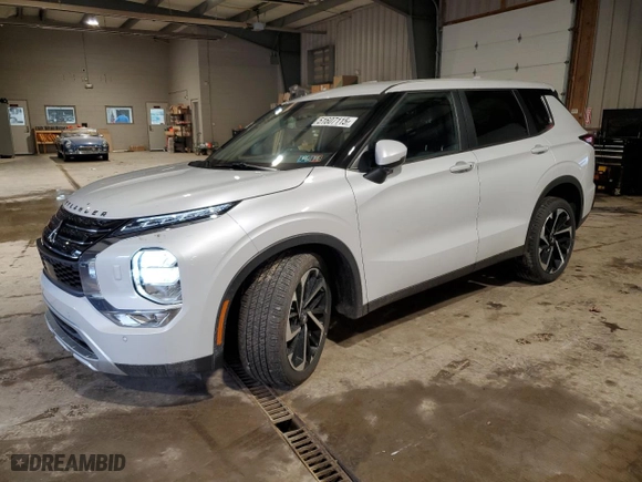 2024 Mitsubishi Outlander SE with VIN JA4J4VA85RZ054097, listed as a Copart auction lot 51607115 with 5,692 mi miles and Salvage Title. Bid and sale history available at carsss.com. Image 1.