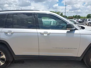 2024 Jeep Grand Cherokee with VIN 1C4RJYB68R8516819, listed as a IAAI auction lot 42582803 with 32,933 mi miles and . Bid and sale history available at DreamBid. Image 13.