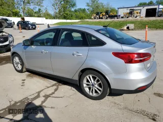 2017 Ford Focus SE z VIN 1FADP3F29HL339332, wystawiony jako Copart lot #56556735 z przebiegiem 93 050 mil mil oraz Szkoda całkowita • Salvage title. Historia ofert i sprzedaży dostępna na DreamBid. Obrazek 2.
