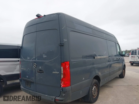 2019 Mercedes-Benz Sprinter Cargo z VIN WD4PF1CD9KP127024, wystawiony jako IAAI lot #40745606 z przebiegiem 127 630 mil mil oraz . Historia ofert i sprzedaży dostępna na DreamBid. Obrazek 4.