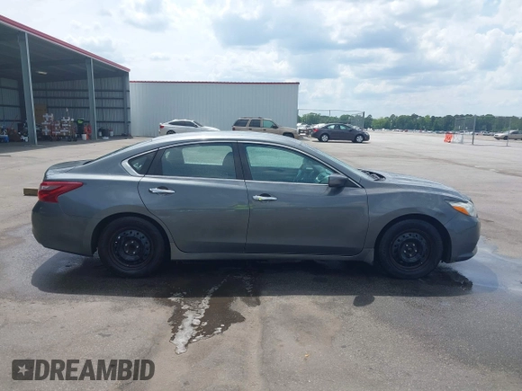 2018 Nissan Altima 2.5 SR with VIN 1N4AL3APXJC138949, listed as a IAAI auction lot 42129229 with 189,188 mi miles. Bid and sale history available at carsss.com. Image 13.