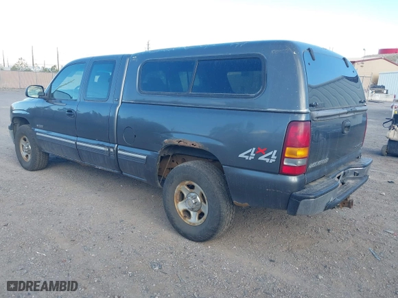 2002 Chevrolet Silverado 1500 LS with VIN 1GCEK19T52E222526, listed as a IAAI auction lot 41915841 with 200,786 mi miles. Bid and sale history available at carsss.com. Image 3.
