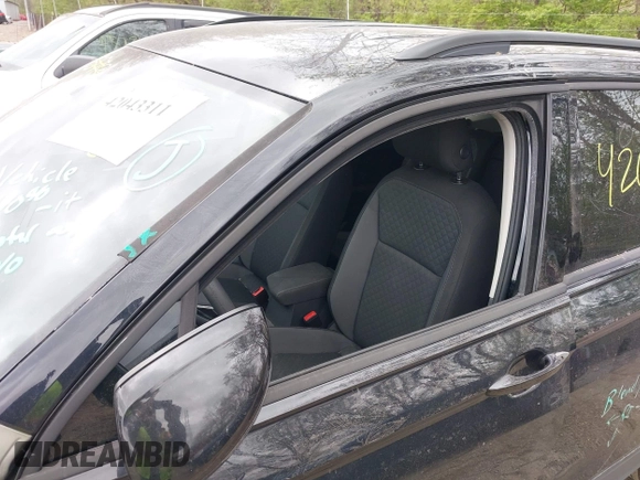 2018 Volkswagen Tiguan S with VIN 3VV1B7AX1JM076071, listed as a IAAI auction lot 42043311 with 107,883 mi miles and . Bid and sale history available at DreamBid. Image 18.