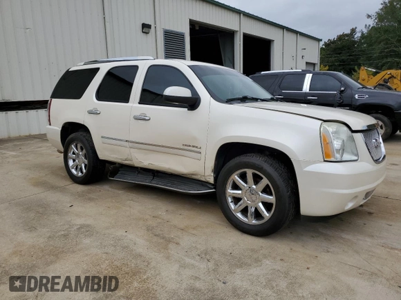 2010 GMC Yukon Denali with VIN 1GKUCEEF2AR119463, listed as a Copart auction lot 71236674 with 233,731 mi miles and Salvage Title. Bid and sale history available at carsss.com. Image 4.