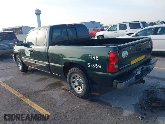 2005 Chevrolet Silverado 1500 LS z VIN 1GCEC19Z45Z290847, wystawiony jako IAAI lot #42400070 z przebiegiem 110 513 mil mil oraz . Historia ofert i sprzedaży dostępna na DreamBid. Obrazek 3.