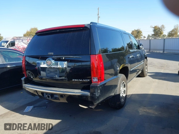2008 Cadillac Escalade ESV z VIN 1GYFK66838R164476, wystawiony jako IAAI lot #40642750 z przebiegiem 206 681 mil mil oraz . Historia ofert i sprzedaży dostępna na DreamBid. Obrazek 4.