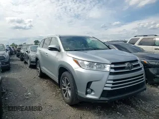2018 Toyota Highlander SE z VIN 5TDJZRFH7JS866725, wystawiony jako Copart lot #57944005 z przebiegiem 62 177 mil mil oraz Szkoda całkowita • Salvage title. Historia ofert i sprzedaży dostępna na DreamBid. Obrazek 14.
