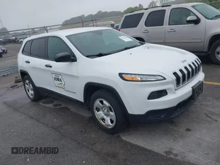 2015 Jeep Cherokee Sport z VIN 1C4PJLAB1FW695771, wystawiony jako IAAI lot #42302464 z przebiegiem 133 969 mil mil oraz . Historia ofert i sprzedaży dostępna na DreamBid. Obrazek 1.