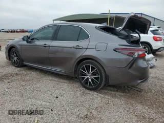 2023 Toyota Camry SE z VIN 4T1G11AK2PU788523, wystawiony jako Copart lot #42755725 z przebiegiem 38 311 mil mil oraz Czysty tytuł • Clean title. Historia ofert i sprzedaży dostępna na DreamBid. Obrazek 2.
