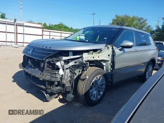2024 Mitsubishi Outlander ES z VIN JA4J3UA8XRZ015082, wystawiony jako IAAI lot #42244407 z przebiegiem 18 885 mil mil oraz . Historia ofert i sprzedaży dostępna na DreamBid. Obrazek 22.