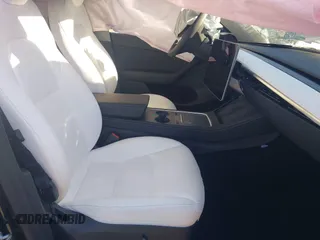 2024 Tesla Model Y Long Range with VIN 7SAYGAEE7RF014424, listed as a IAAI auction lot 41402098 with 6,052 mi miles and . Bid and sale history available at DreamBid. Image 5.