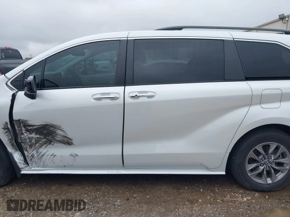 2023 Toyota Sienna XLE с VIN 5TDYRKEC9PS155998, выставлен на аукционе IAAI как лот 41888627 с пробегом 58 167 миль миль и . История ставок и продаж доступна на DreamBid. Изображение 14.