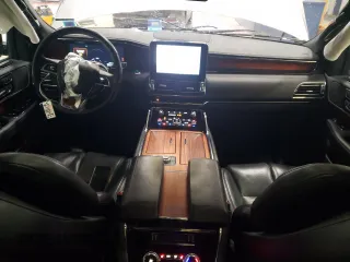 2020 Lincoln Navigator Reserve z VIN 5LMJJ2LT6LEL17168, wystawiony jako Copart lot #46801685 z przebiegiem 40 230 mil mil oraz Nie do naprawy • Non repairable. Historia ofert i sprzedaży dostępna na DreamBid. Obrazek 8.