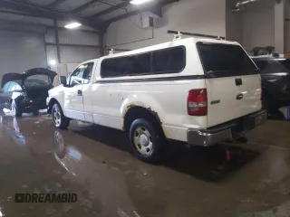 2004 Ford F-150 XL z VIN 1FTRF12W84NA68178, wystawiony jako Copart lot #48812455 z przebiegiem 206 819 mil mil oraz Szkody całkowita. Historia ofert i sprzedaży dostępna na DreamBid. Obrazek 2.