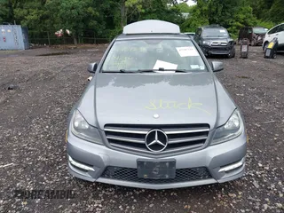 2012 Mercedes-Benz C 300 Sport z VIN WDDGF8BB6CR227659, wystawiony jako IAAI lot #42707331 z przebiegiem 131 822 mil mil oraz . Historia ofert i sprzedaży dostępna na DreamBid. Obrazek 12.