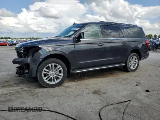 2022 Ford Expedition Max XLT with VIN 1FMJK1JT4NEA56932, listed as a Copart auction lot 61036945 with 32,728 mi miles and Salvage title. Bid and sale history available at DreamBid. Image 1.
