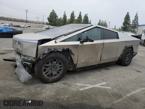 2024 Tesla Cybertruck z VIN 7G2CEHED0RA017009, wystawiony jako Copart lot #71960844 z przebiegiem 4142 mil mil oraz Szkoda całkowita • Salvage title. Historia ofert i sprzedaży dostępna na DreamBid. Obrazek 1.