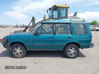 1994 Land Rover Discovery SD z VIN SALJY1247RA097510, wystawiony jako IAAI lot #42343474 z przebiegiem 137 141 mil mil oraz . Historia ofert i sprzedaży dostępna na DreamBid. Obrazek 14.